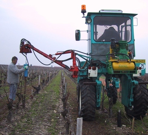 drive in hammer Aries 26 for vineyards ACF France